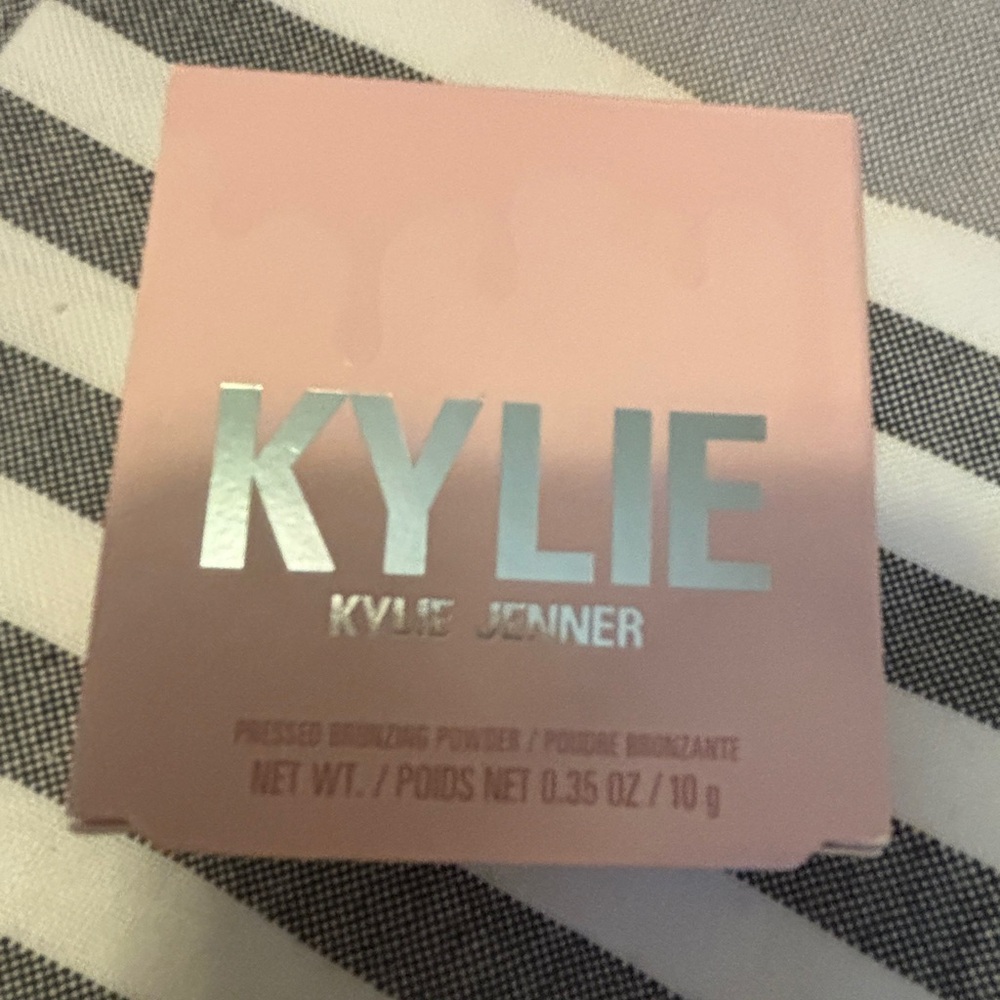 Kylie Pressed Bronzing Powder